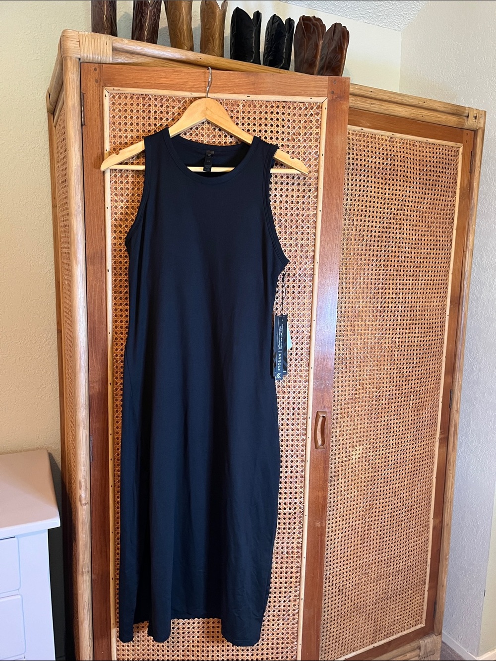 Women’s Koran Sleeveless Black Long Dress with built in Bra NWT Size Petite Smal